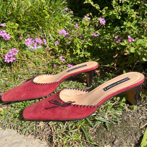 Adrienne Vitadini suede kitten heel with bow detail - Picture 2 of 8